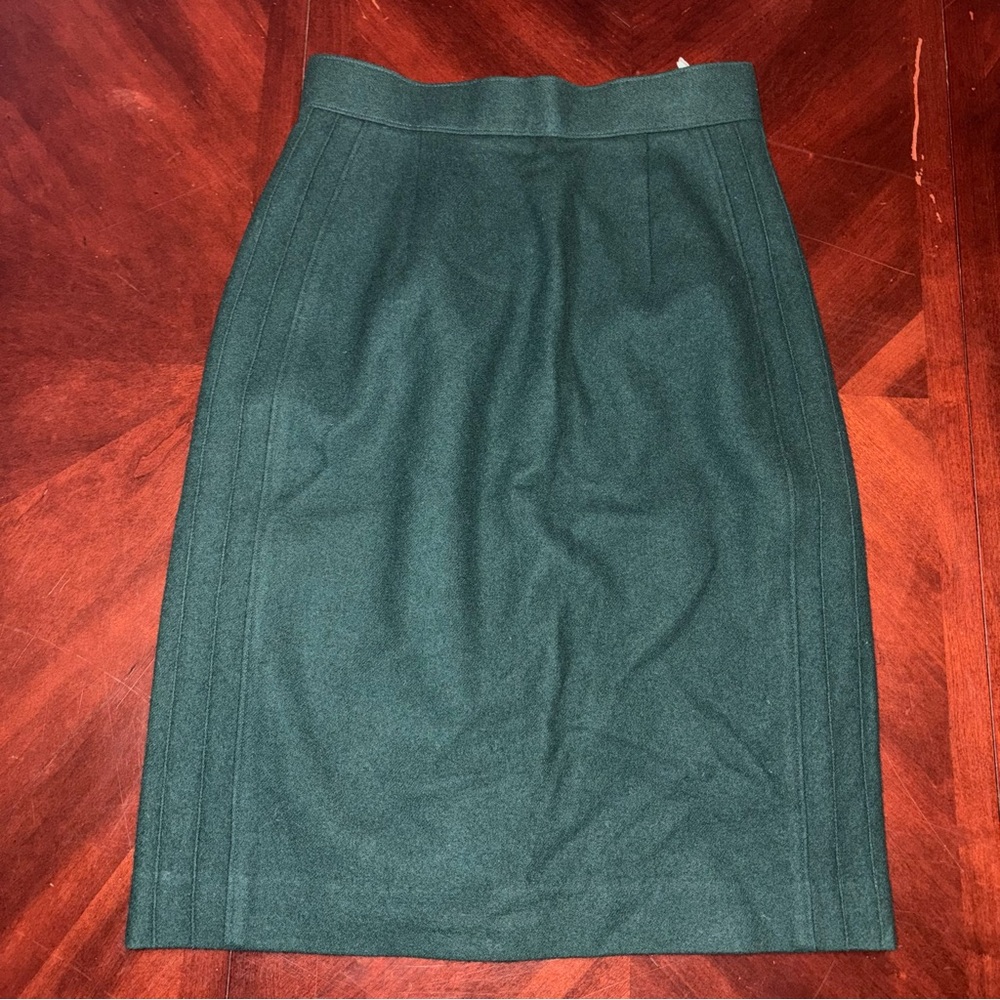 Elegant Green Wool Pencil Skirt